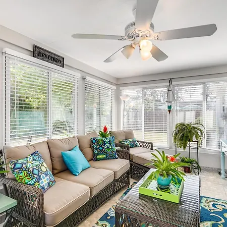 Fort Myers Bungalow - 12 Miles To The Beach!